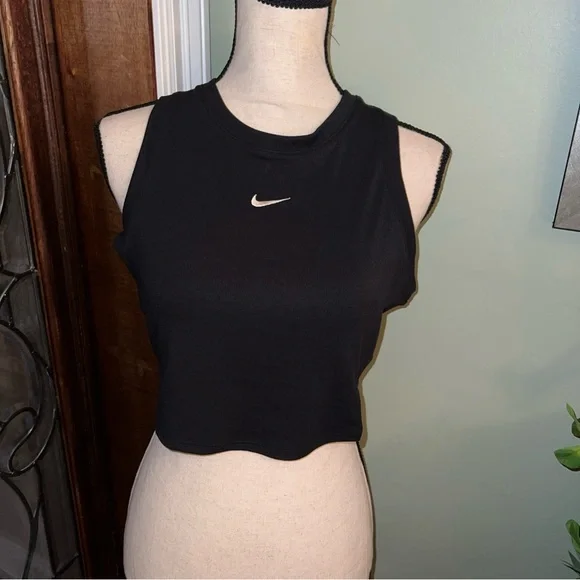 Nike Black Sleeveless Cropped Tank Top - Picture 5 of 10